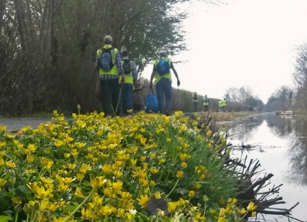 Volunteers litterpicking along the Montgomery Canal